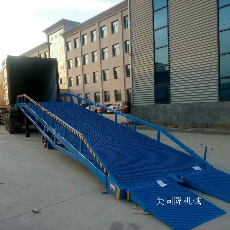 新星移动式液压登车桥厂家