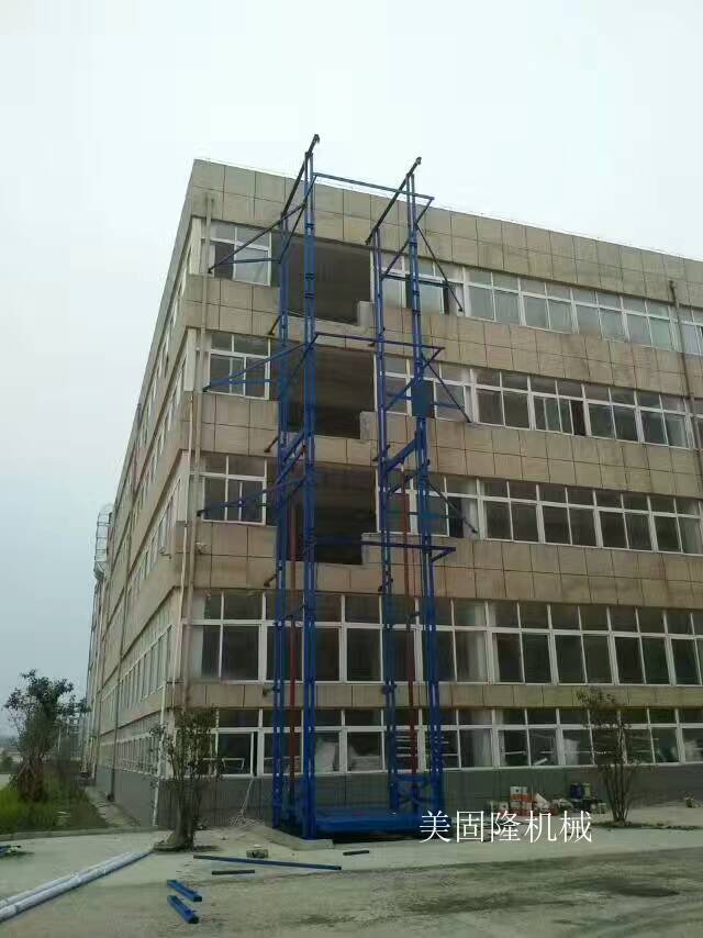 新星室外双臂导轨式升降机厂家